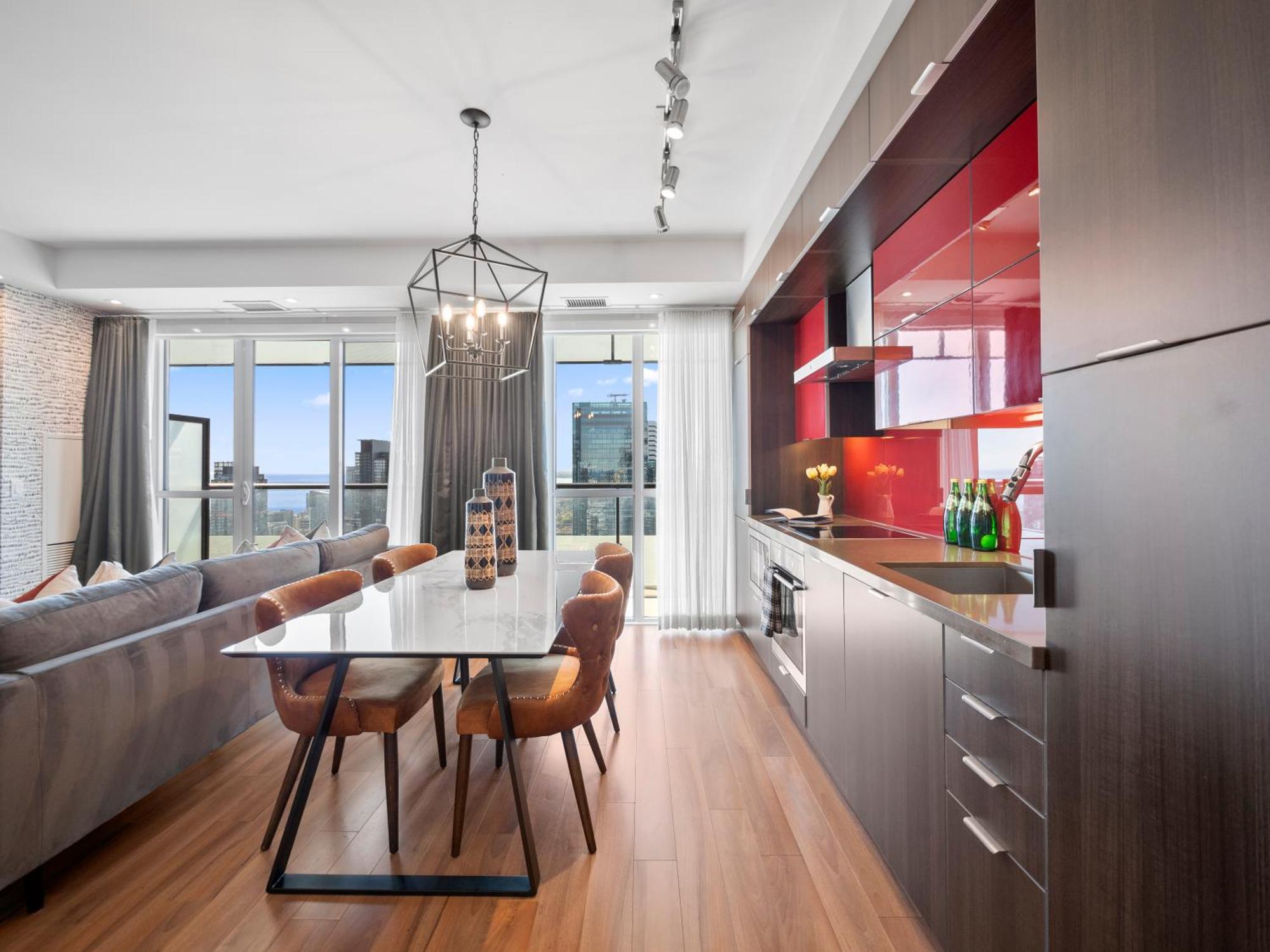 The Ellios - In Downtown Toronto, Opposite Cn Tower & Rogers Centre Apartment *
