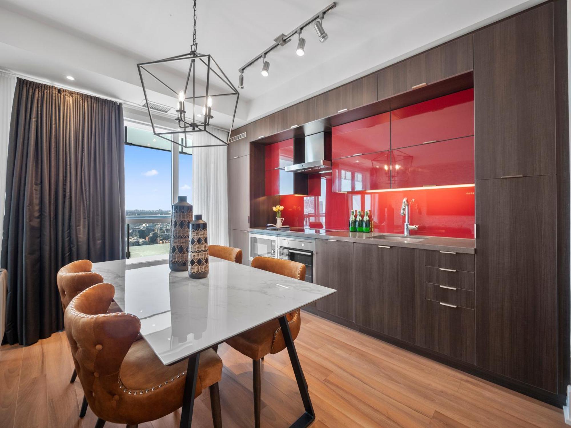 The Ellios - In Downtown Toronto, Opposite Cn Tower & Rogers Centre Apartment