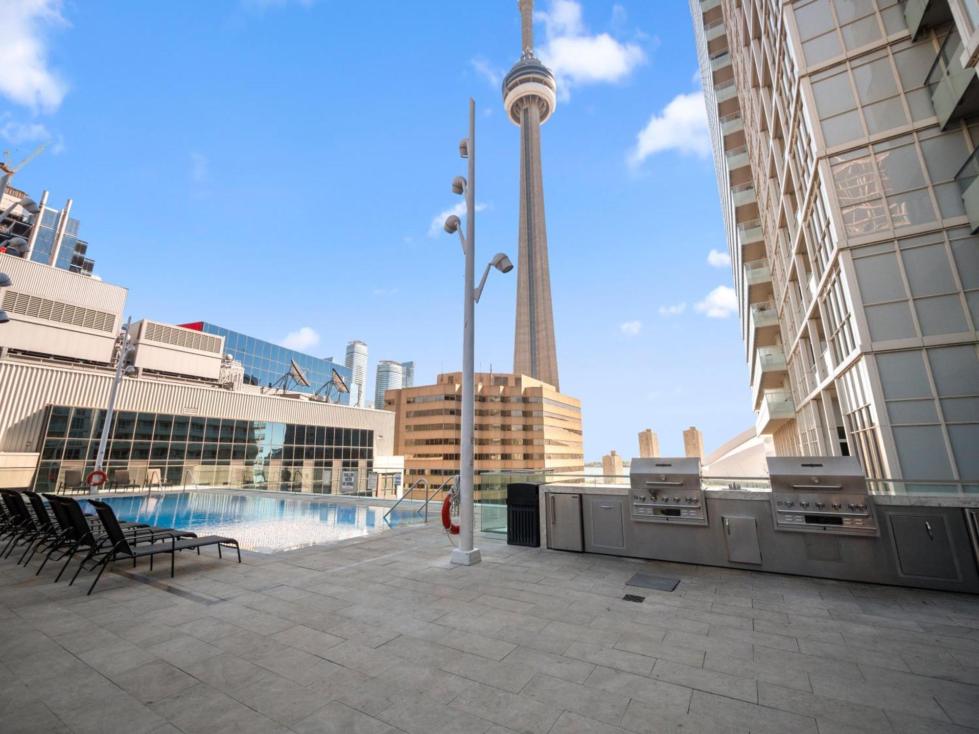 The Ellios - In Downtown Toronto, Opposite Cn Tower & Rogers Centre * Toronto