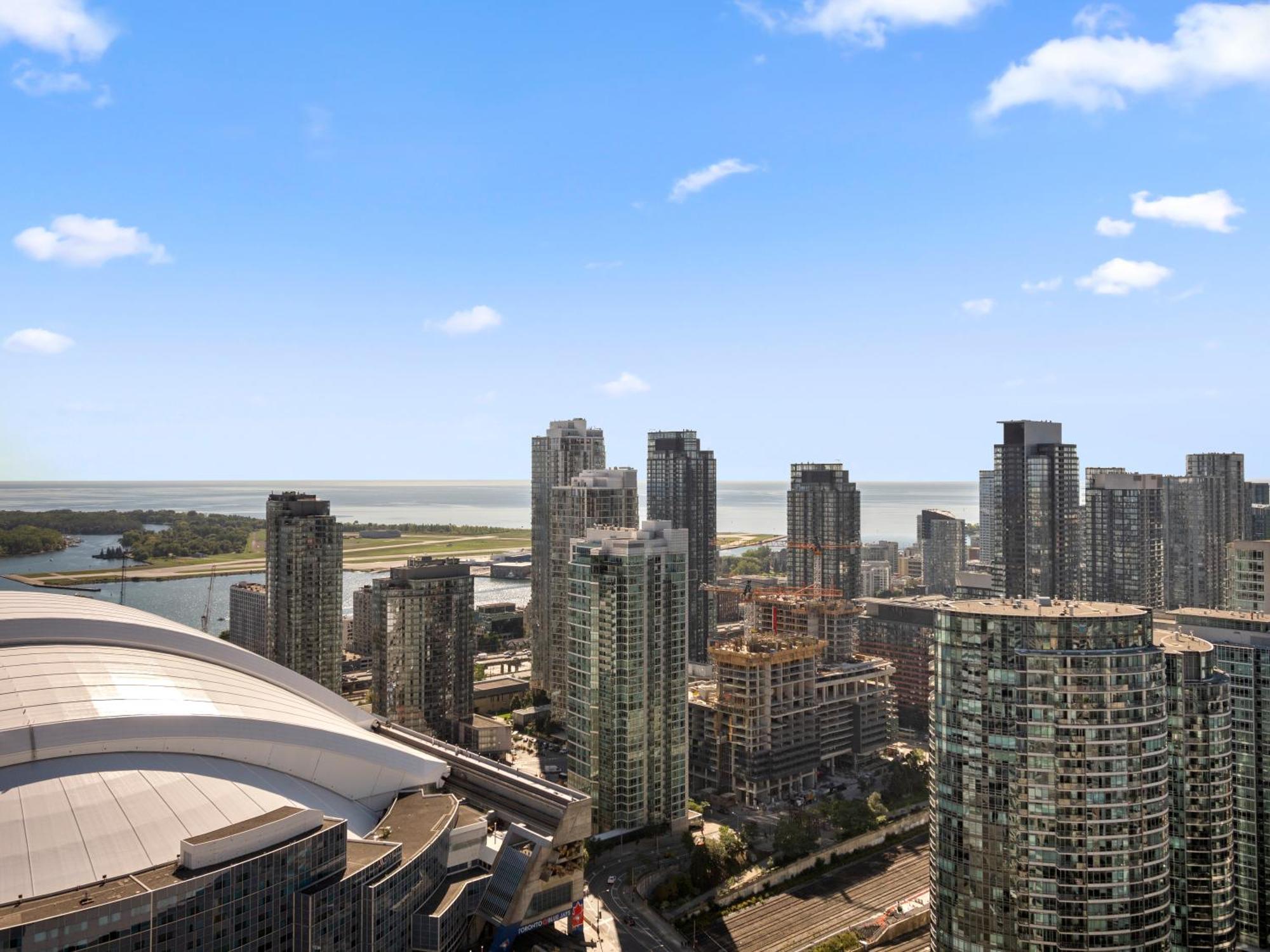 The Ellios - In Downtown Toronto, Opposite Cn Tower & Rogers Centre * Toronto