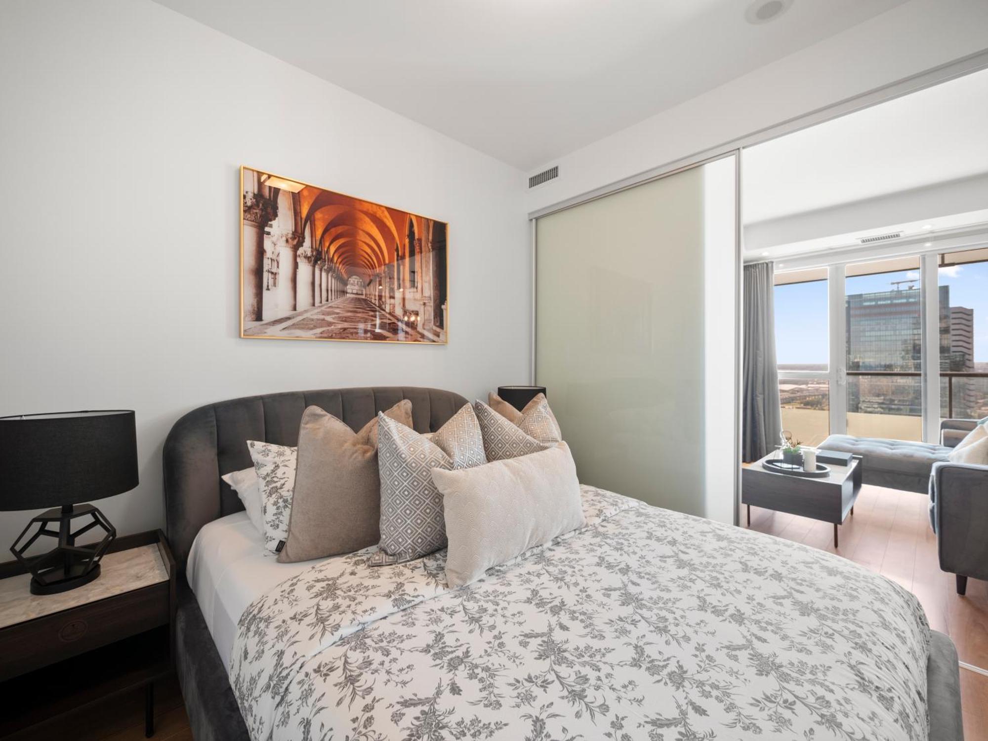 The Ellios - In Downtown Toronto, Opposite Cn Tower & Rogers Centre * Toronto