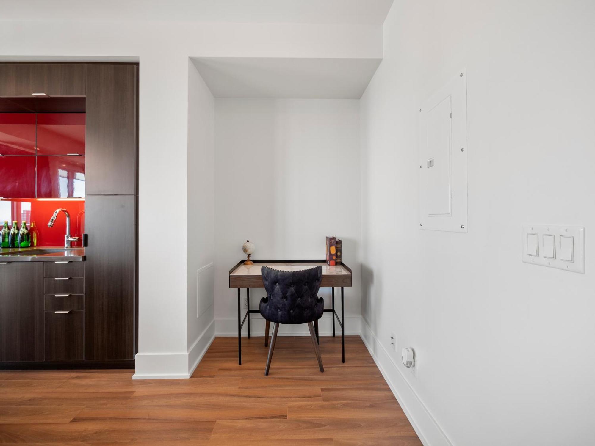 The Ellios - In Downtown Toronto, Opposite Cn Tower & Rogers Centre Apartment