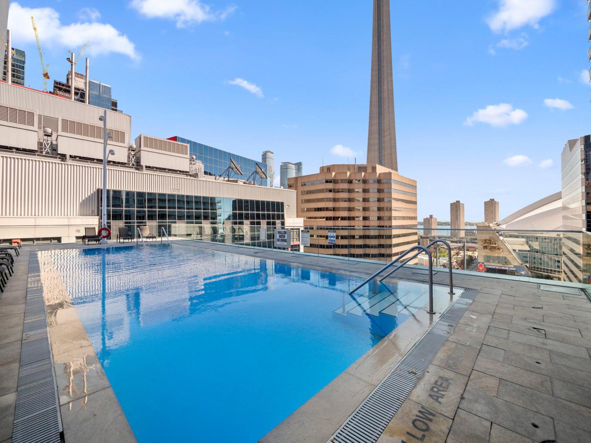 The Ellios - In Downtown Toronto, Opposite Cn Tower & Rogers Centre * Toronto