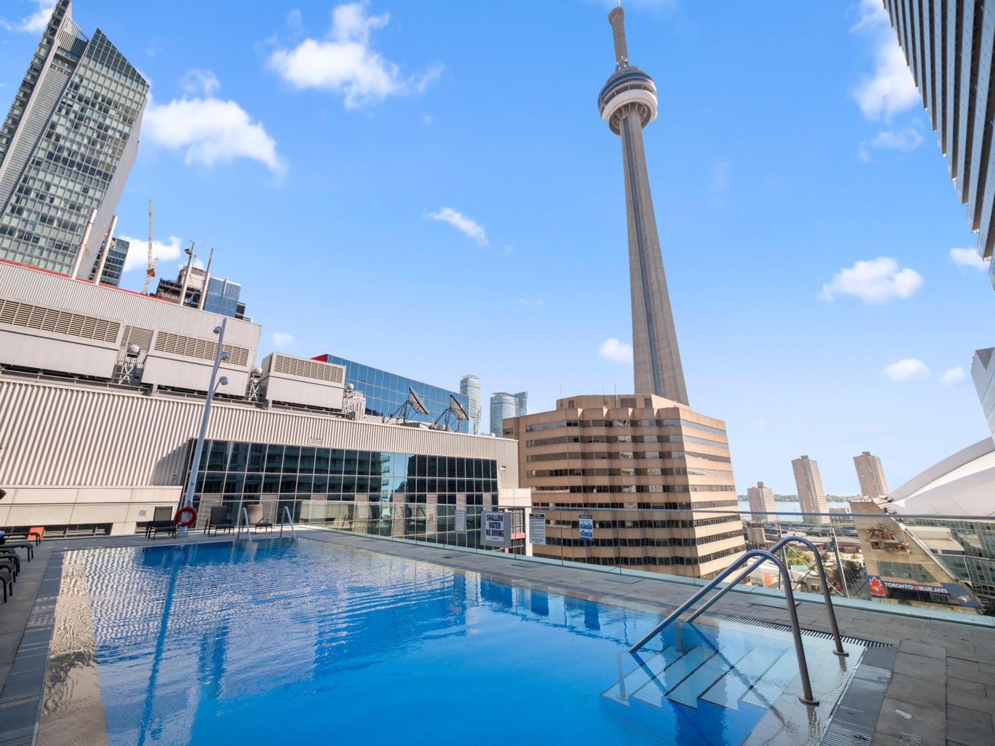 The Ellios - In Downtown Toronto, Opposite Cn Tower & Rogers Centre Apartment